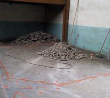 L'estrade de la dalle est tracée au sol.