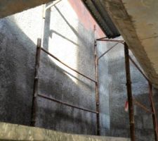 Enduit d'accroche avant l'enduit des murs intérieurs