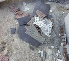 Preuve que le carreleur est pass&eacute; faire la salle de bain :)