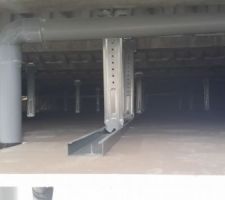 Ça y est !!! Ils ont attaqué  le placo. Les plafonds sont finis. Ils ont bien entamé les murs. Il restait en gros 1,5 jour de travail encore et devrait attaquer les cloisons pour la semaine d après.
Les choses avancent bien.
Pourvu que ça dur !!!