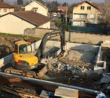 Démolition suite aux problèmes rencontrés au niveau des fondations et des murs du vide sanitaire