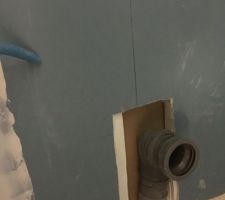 Pipe de raccordement souple pour wc suspendu (Très très utile lorsque l'evacuation dans la dalle n'arrive pas droite !)