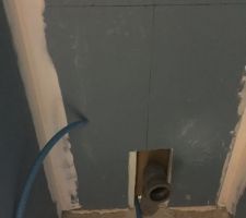 Pipe de raccordement souple pour wc suspendu (Très très utile lorsque l'evacuation dans la dalle n'arrive pas droite !)