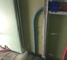 Préparation cloison en carreau de plâtre séparation douche / meuble vasque Salle de bain