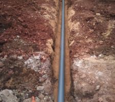 Raccordement vers l'évacuation de notre voisin qui passe dans notre terrain, pour repartie dans le réseau de la commune