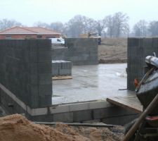 élévation des murs en parpaing Alkern