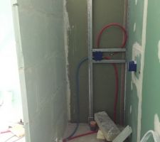 Cloison separation douche / meuble vasque (1 ere partie)