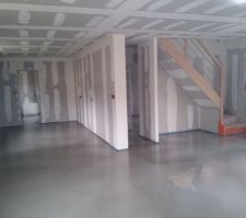 J esp&egrave;re que la chape liquide se nettoie bien sur le placo. J ai pas mal d &eacute;claboussures en oied de cloisons dans le couloir du RDC.