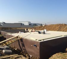 Dalle béton du garage et pose des planches et feutrine pour réceptionner la dalle bois en structure passive