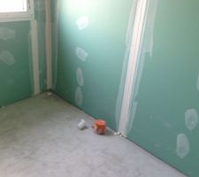 Cloisons salle de bains des parents terminés