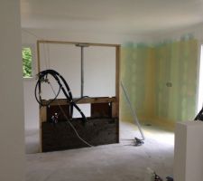 Cr&eacute;ation d'une cloison basse (hauteur 2M) pour vasque c&ocirc;t&eacute; salle d'eau et support TV c&ocirc;t&eacute; chambre