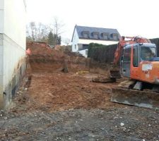L'escalier extérieur et celui du premier étage a déjà commencé, le joint de dilation entre les 2 maisons aussi...