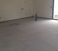 Carrelage pièce a vivre finis :)