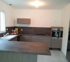 La cuisine, manque que les plinthes   notre lave vaisselle actuelle!!