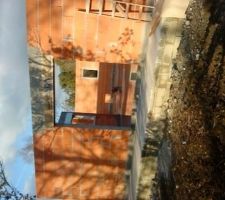 Elevation des murs, puis pause de 3 semaines , la charpente sera mise début janvier.