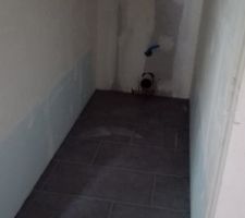 Carrelage WC étage terminé.