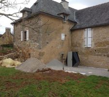 Mise en place gravillons 6/14 au tour de la pac

Plus montage muret
