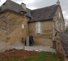 Mise en place gravillons 6/14 au tour de la pac

Plus montage muret