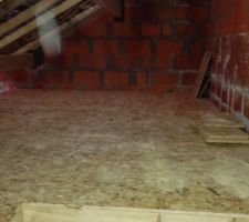 Pose d'un plancher au dessus du garage pour plus de rangement !