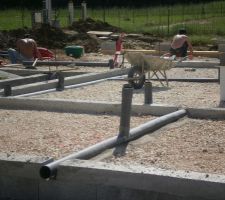 Pose des tuyaux d'évacuations et des gaines.
