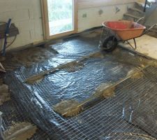 Chape traditionnelle avec treillis fibre de verre.