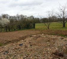 Bêchage d une partie du jardin (env. 60m2) Pour commencer à semer et rouler.
