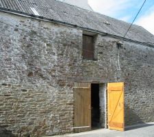 L'entr&eacute;e depuis la courette