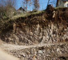 Le "mur" de près de 4m de hauteur dans lequel il a fallu passer