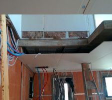 Placo de la trémie, il y a un peu d eplace sous le plafond