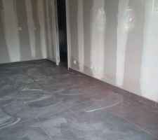 Carrelage gris anthracites salon, cuisine, couloir, wc