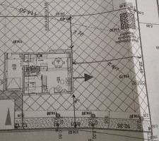 Choix final pour le positionnement de la maison sur le terrain, mr pense faire un carport attenant au garage, peut &ecirc;tre jusqu'au bout du terrain afin de pouvoir y garer plusieurs voitures (il a beaucoup de famille donc &ccedil;a servirait souvent et &eacute;viterait d'encombrer le parking du lotissement qui sera tr&egrave;s petit)