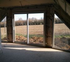 Baie vitrée et fenêtre de la chambre parentale à l'etage