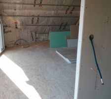 Chambre parentale vue du dressing