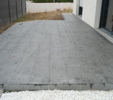 Terrasse en béton imprimé, bois grisé
