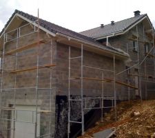 Pr&eacute;paration des &eacute;chafaudages pour le cr&eacute;pis