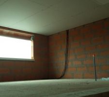 Le demi étage avec le placo au plafond
