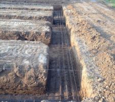 Fondations larges, avec la ferraille