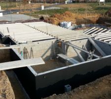 Poutrelles en cours de pose