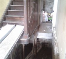 On a enlev&eacute; le plancher en bois