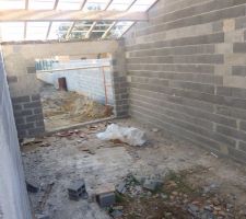 27/03/2015 : vue dans le garage depuis la porte du cellier
