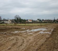 Future route bordant le terrain