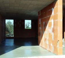 Dalle garage et entrée terminée après passage de la lissarde à béton