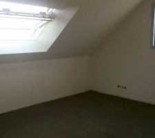 Chape coulée à l'étage en attente de parquet