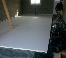 Pr&eacute;paration du garage, b&acirc;che anti-humidit&eacute;, polystyr&egrave;ne et treillis
