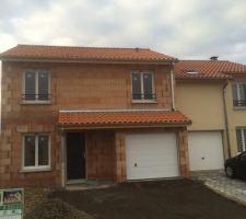 Allé de garage pret a recevoir les pave plus tard , 30cm de crasse sur 27m2