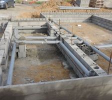 Elevation du vide sanitaire  bien avanc&eacute;e, la dalle sera coul&eacute;  vendredi