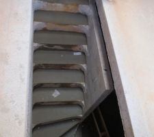 Escalier menant au sous sol