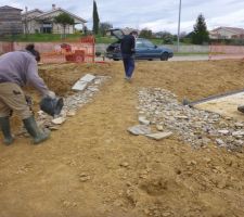 Mise en place des gravats pour le passage de la grue