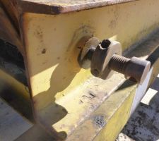 Blocage du mat principal de la grue