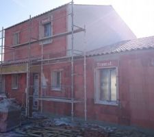 D&eacute;but de l'enduit sur le pignon.